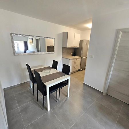 Apartma Bertoki Koper Exteriör bild